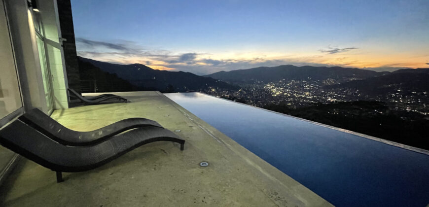 HOLLYWOOD HOUSE 12 (VALUE IN DOLLARS)