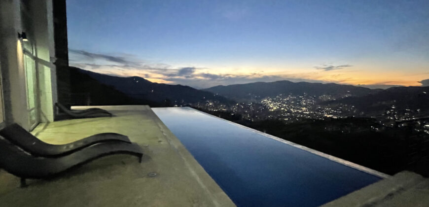 HOLLYWOOD HOUSE 12 (VALUE IN DOLLARS)