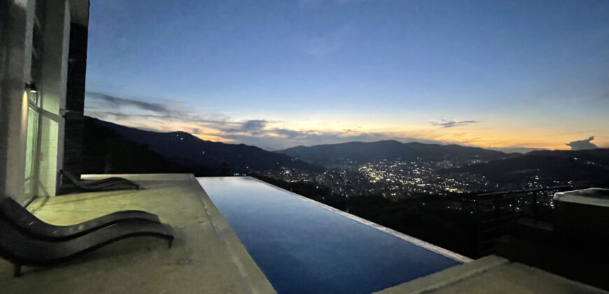 HOLLYWOOD HOUSE 12 (VALUE IN DOLLARS)