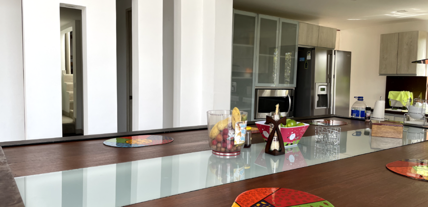 GUATAPÉ HOUSE (Price in USD)