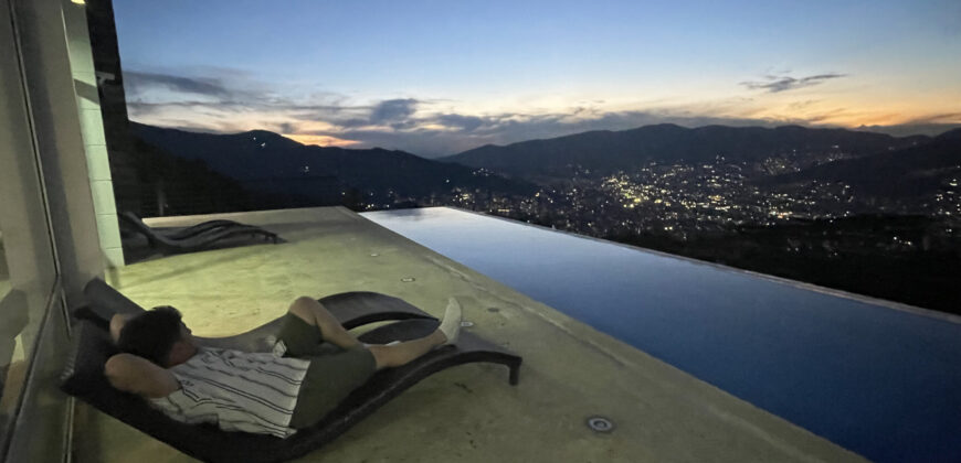 HOLLYWOOD HOUSE 12 (VALUE IN DOLLARS)