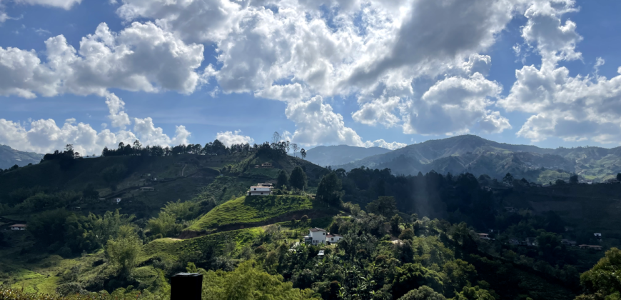 GUATAPÉ HOUSE (Price in USD)